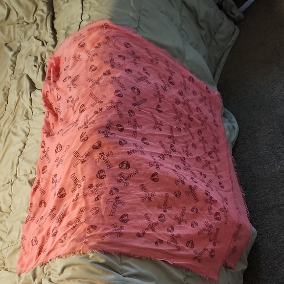Chic Pink Patterned Wrap - Picture 2 of 2